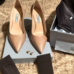 Prada calzature - color Sabina vernice iride sz 36.5. Never worn holts Calgary